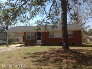 1822 Camelot Dr, Fayetteville NC  28304-5102 exterior