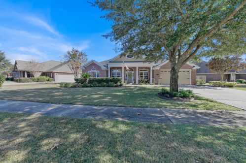 195 Mango Ln, Freeport, FL 32439-6691
