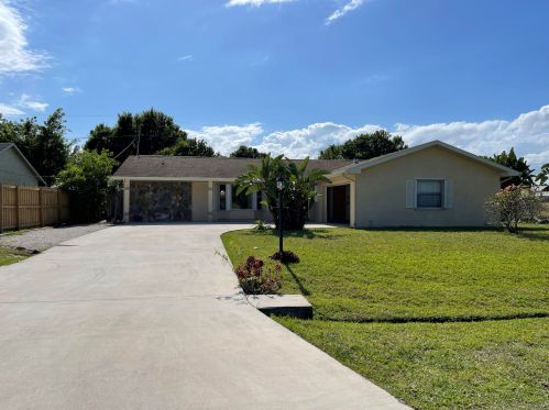 2302 Holland St, Fort Pierce, FL 34952-4831
