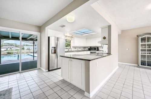 2666 13th St, Naples, FL 34103-4532