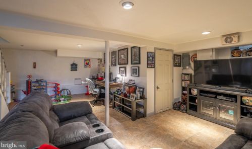 325 Moreland Rd, Willow Grove PA  19090-3507 exterior