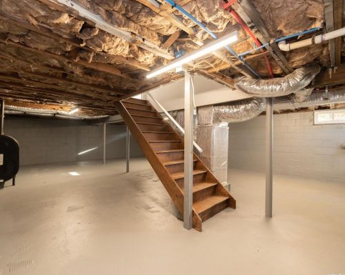 77 Andrews Ave, Wheatley Heights NY  11798-1833 exterior