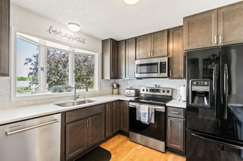 224 Stewart Hill Dr, Waukesha, WI 53188-4829