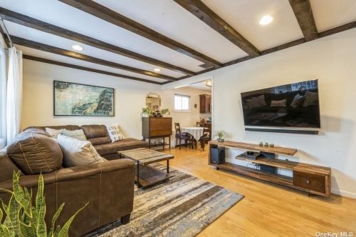 361 Evans Ave, Rockville Centre, NY 11572-3831