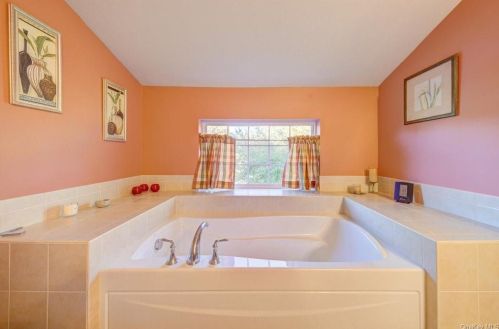 56 Putters Way, Middletown NY  10940-2664 exterior