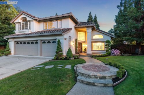 19 Lakefield Ct, Danville, CA 94506-1325