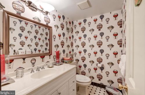 26 Manchester Ct, Berwyn PA  19312-1863 exterior