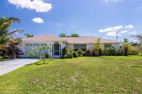 518 Mcarthur Ave, Lehigh Acres, FL 33936-1201