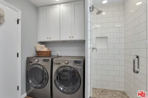 5528 Buffalo Ave, Van Nuys CA 91401-5226 exterior