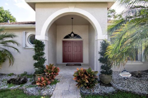 945 Sunflower Ave, Delray Beach FL  33445-1994 exterior
