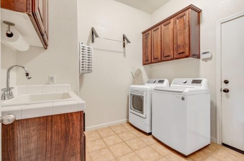5643 Arnerich Ct, Riverbank CA  95367-9541 exterior