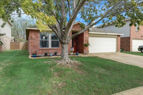 5708 Glenshee Dr, Fort Worth, TX 76135-1453