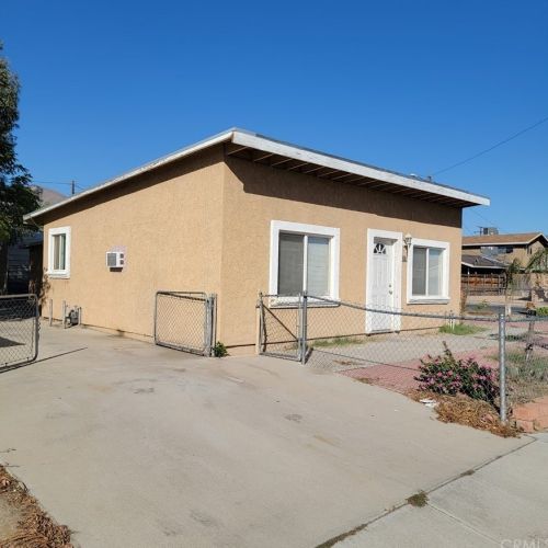 397 6th St, San Jacinto, CA 92583-4215