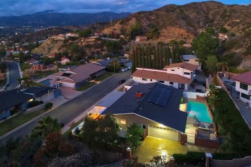 1630 Virden Dr, Glendale CA  91208-2722 exterior