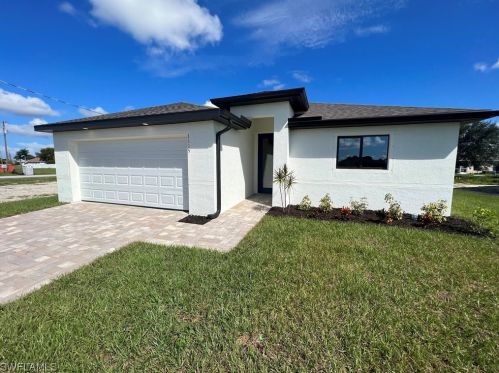 1043 Bandera St, Lehigh Acres, FL 33974-3613