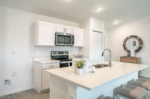 239 26th Ave, Cape Coral, FL 33993-4341