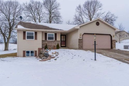 324 Valley Glen Ct, West Baraboo, WI 53913-8941