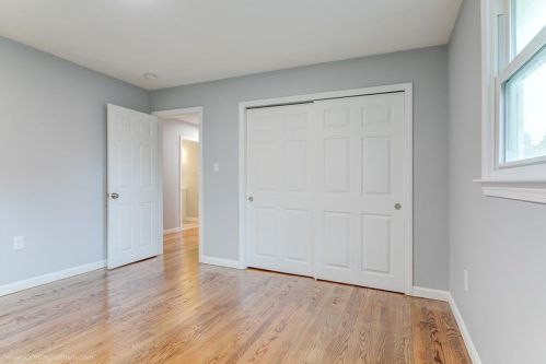 121 Fir Ave, Tiverton RI  02878-1640 exterior