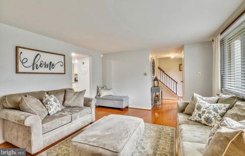 2308 Whitetail Ct, Herndon VA  20191-3018 exterior