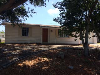 3730 Kingsbury Dr, Tarpon Springs, FL 34691-1421
