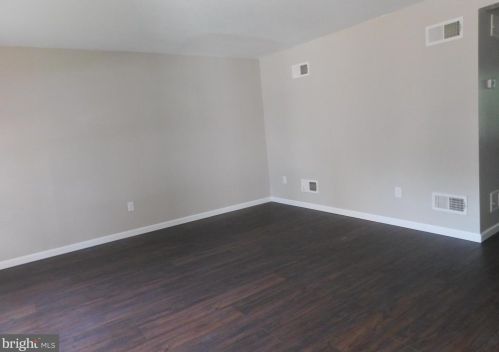 32 Canal St, Dauberville, PA 19533-8825