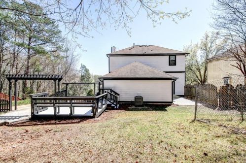 760 Guide Post Ln, Stone Mountain GA  30088-1942 exterior