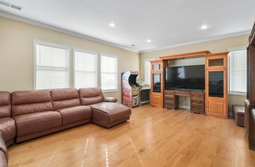 1050 Straightaway Ct, Oceanside CA  92057-1949 exterior