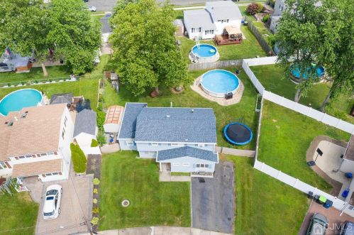 28 Island Dr, Old Bridge NJ  08857-2518 exterior
