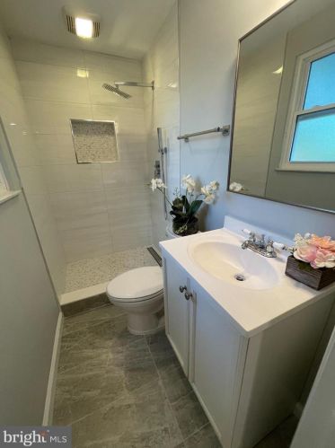 12822 Framingham Ct, Herndon VA  20171-2619 exterior