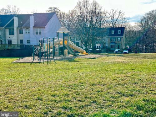 8854 Eagle Rock Ln, Springfield VA  22153-1727 exterior