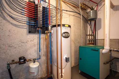 30 Caleb Dr, Danville NH  03819-3016 exterior