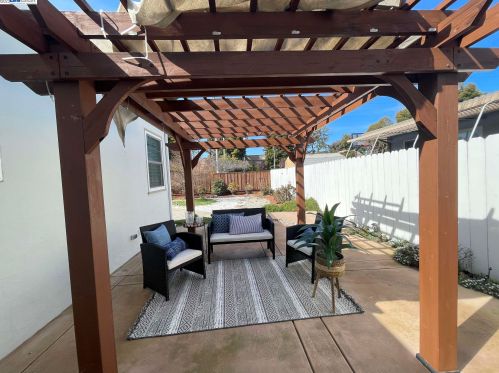 1325 136th Ave, San Leandro CA  94578-2549 exterior