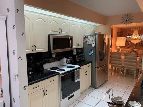 750 138th Ave, Hollywood, FL 33027-3548