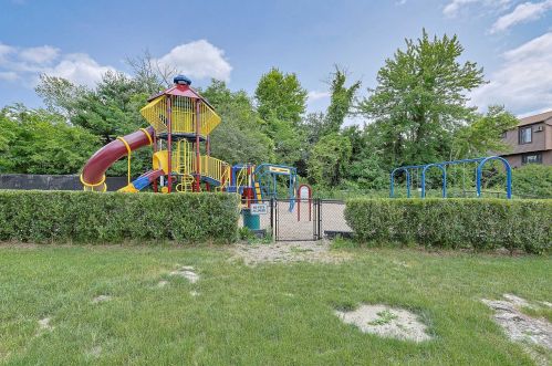 20 Hemlock Ct, Fishkill NY  12524-2618 exterior