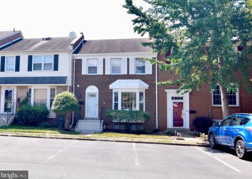 8072 Powderbrook Ln, Springfield VA  22153-2926 exterior