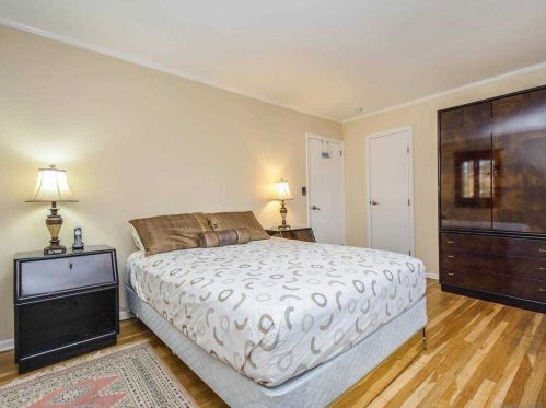 903 Gloucester Ct, Westbury NY  11590-5301 exterior