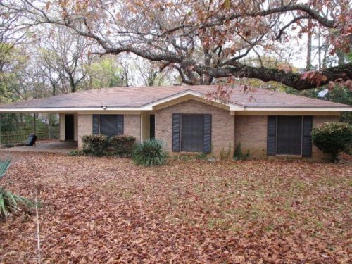 704 Lakeshore Dr, Palestine, TX 75801-5263