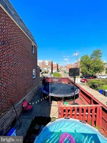 6339 Elmhurst St, Philadelphia PA 19111-5804 exterior