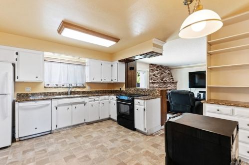 1205 Marwen Dr, Ukiah CA  95482-5634 exterior