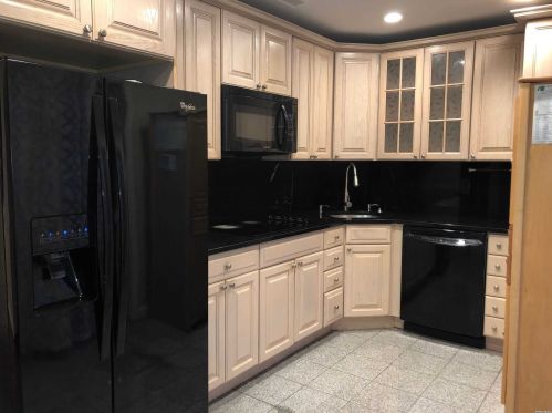 1019 Washington Ave, Westbury, NY 11590-5534