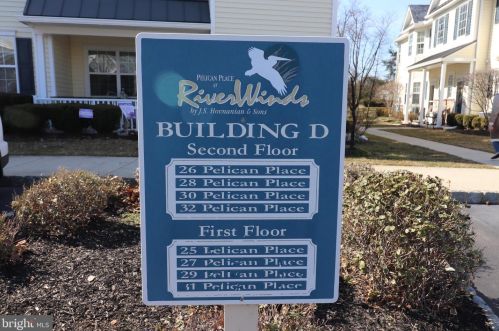 30 Pelican Pl, West Deptford, NJ 08086-2242