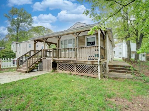 80 Star St, Iselin NJ  08830-1860 exterior
