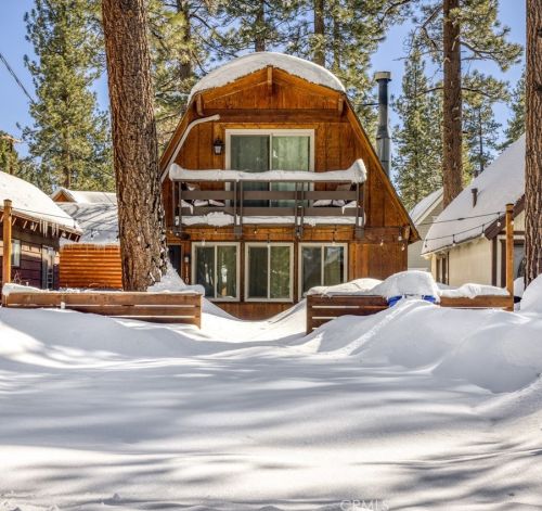 1104 Robinhood Blvd, Big Bear City CA  92314-9376 exterior