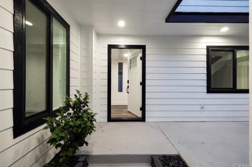 304 22nd St, Huntington Beach, CA 92648-3308