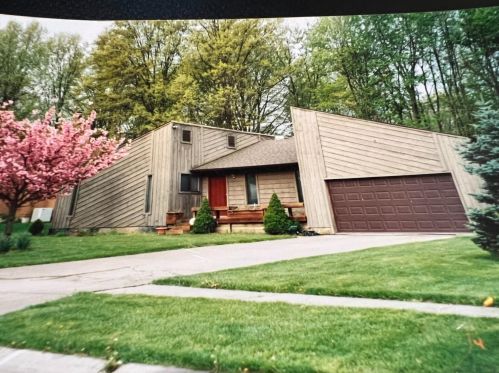 4055 Cedarwood Ln, Cincinnati, OH 45245-2001