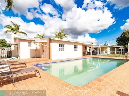 934 72nd St, Hialeah FL  33014-5226 exterior