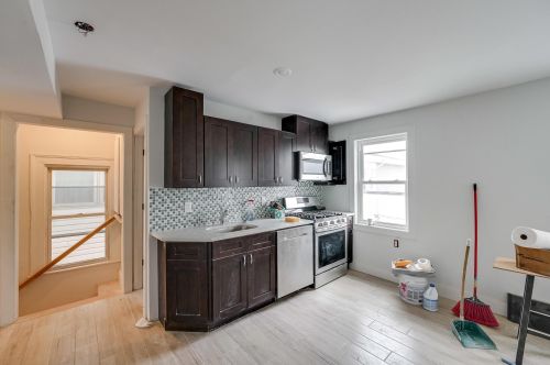 2905 Summit Ave, Union City, NJ 07087-2367
