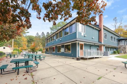 38 Hemlock Trl, Bridgeport CT  06611-3343 exterior