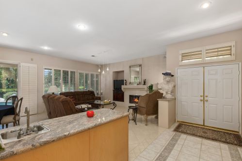 122 Kavenish Dr, Rancho Mirage CA  92270-3244 exterior