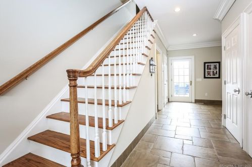 882 Silvermine Rd, New Canaan CT  06840-4332 exterior